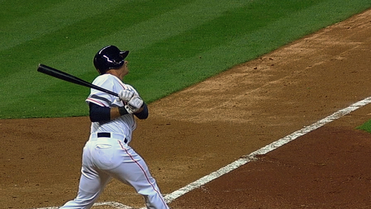 Astros overpower Rangers in AL debut