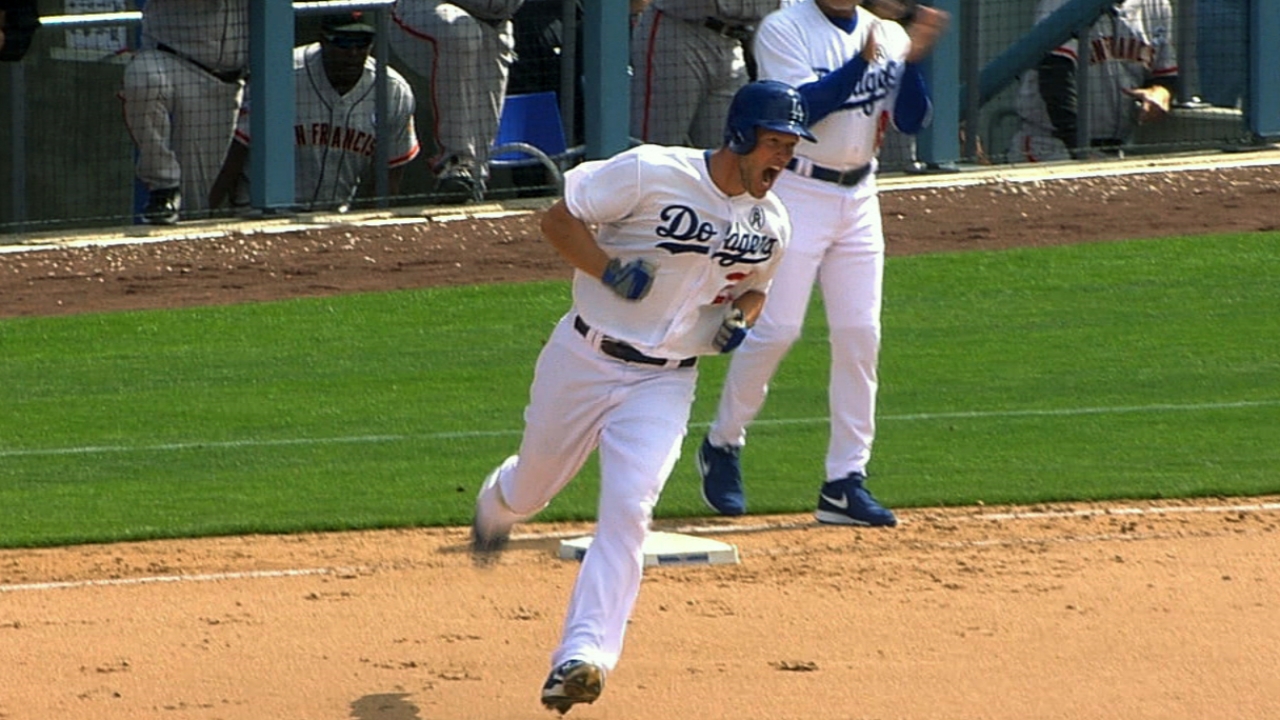 Kershaw blanqueó y jonroneó en victoria de L.A.