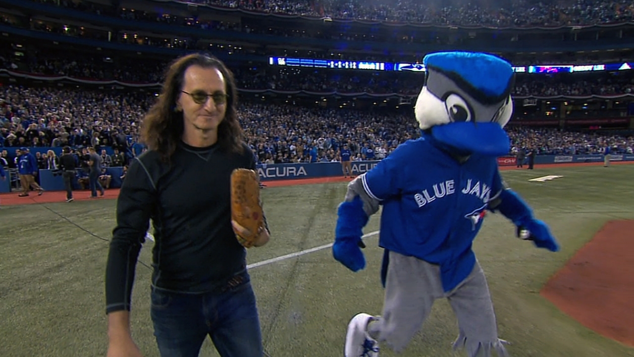 Cheek honored as part of pregame ceremonies
