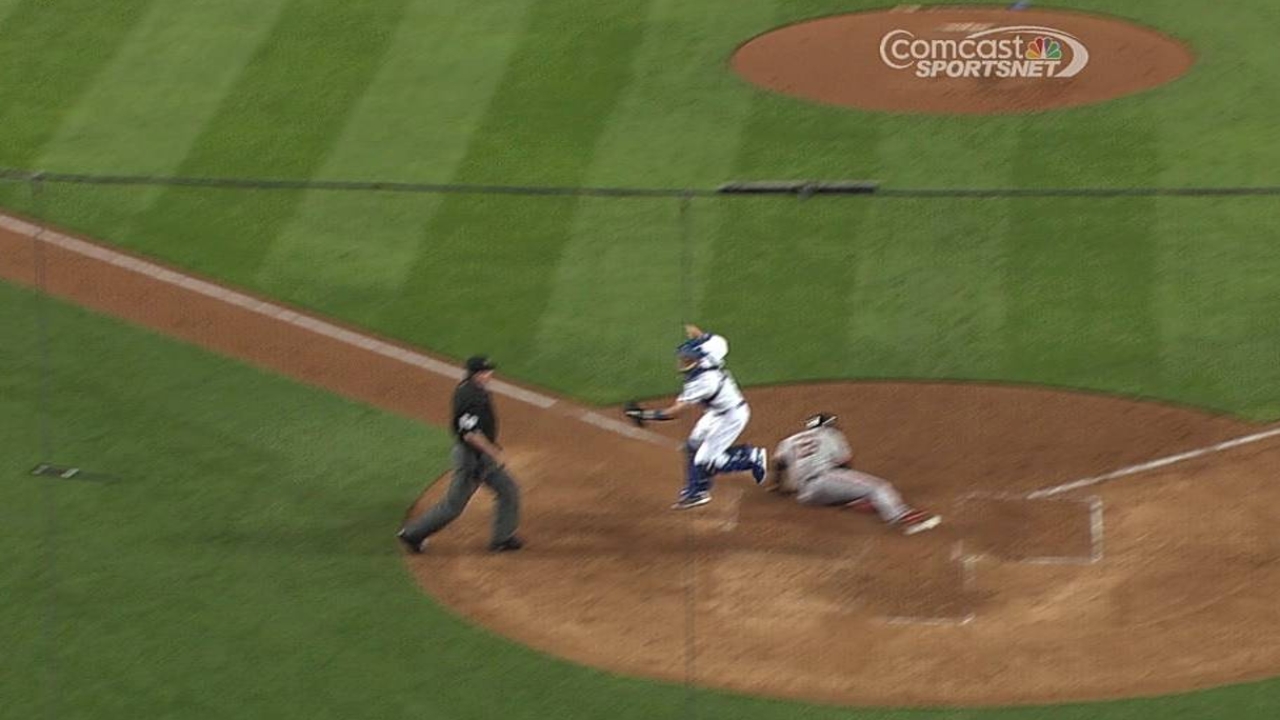 Sellers sits as Dodgers work Uribe into infield mix