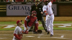 Votto's first hit of season gives Reds walk-off win