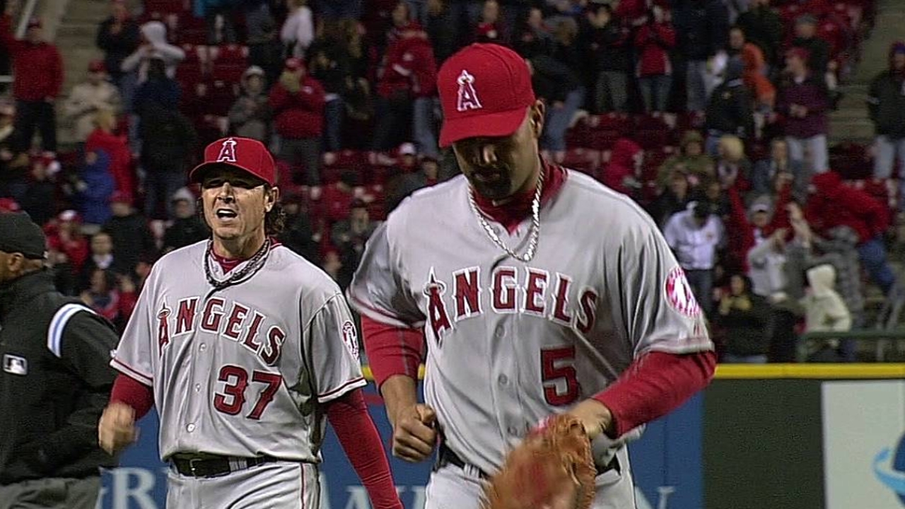 Rallying Angels gamble, lose in ninth inning