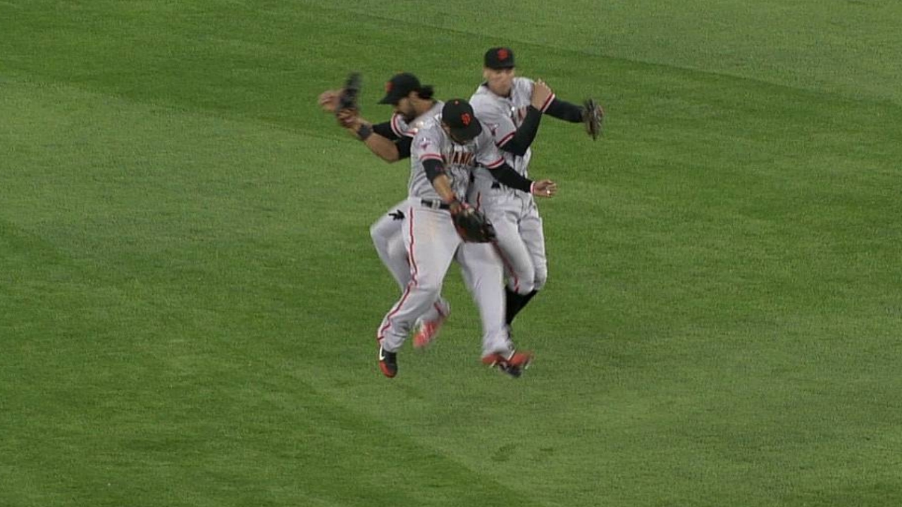 Giants waste no time making opening statement
