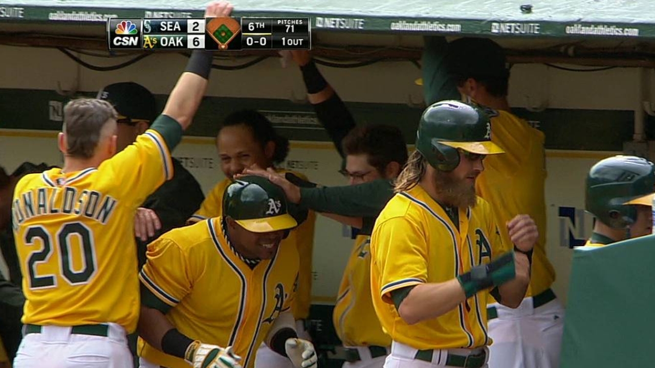 Céspedes y Reddick dieron HR en triunfo de Oakland
