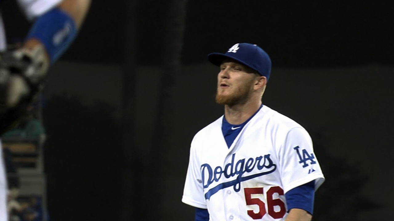 Howell impressed by Dodger Stadium crowd