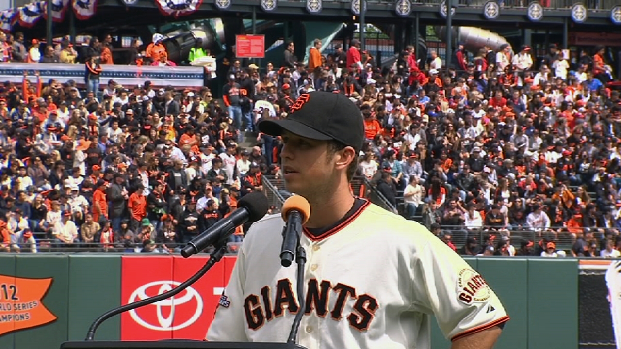 Family, stars help honor Posey for NL MVP Award