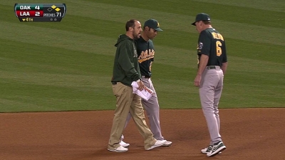 A's infielder Sizemore elects to become free agent