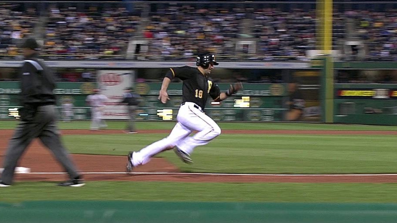 McCutchen impulsa a Piratas sobre Rojos
