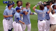 Royals walk off on Gordon's single in series finale