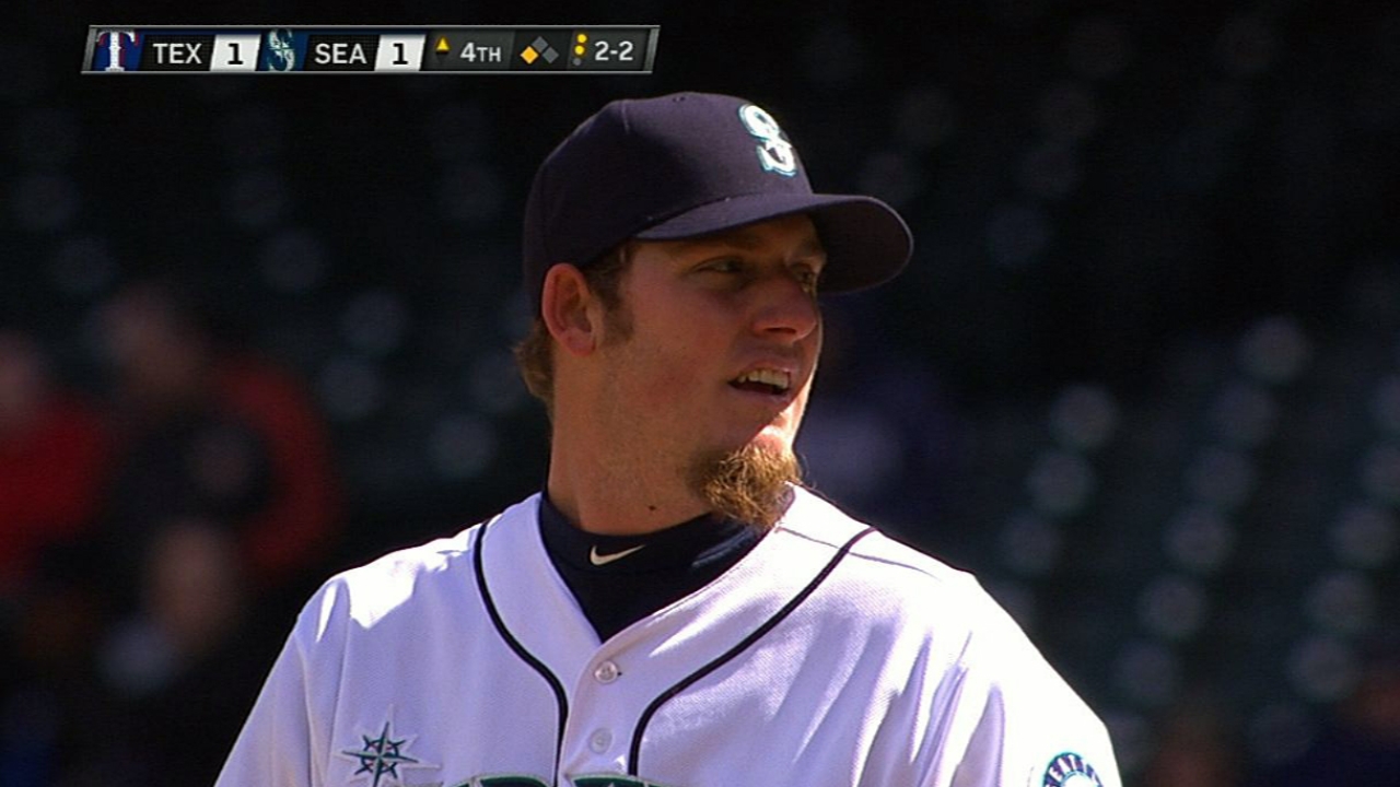 Maurer notches first win as Mariners earn split