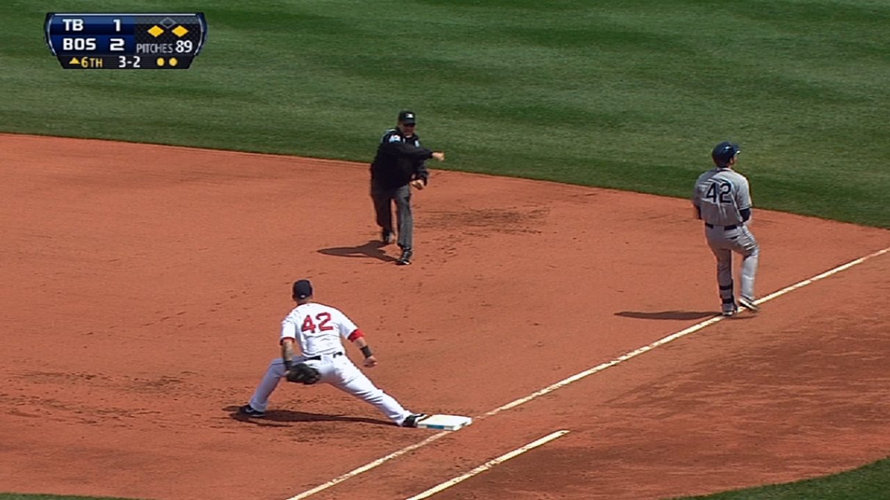 Rays rally late, but fall short in Fenway finale