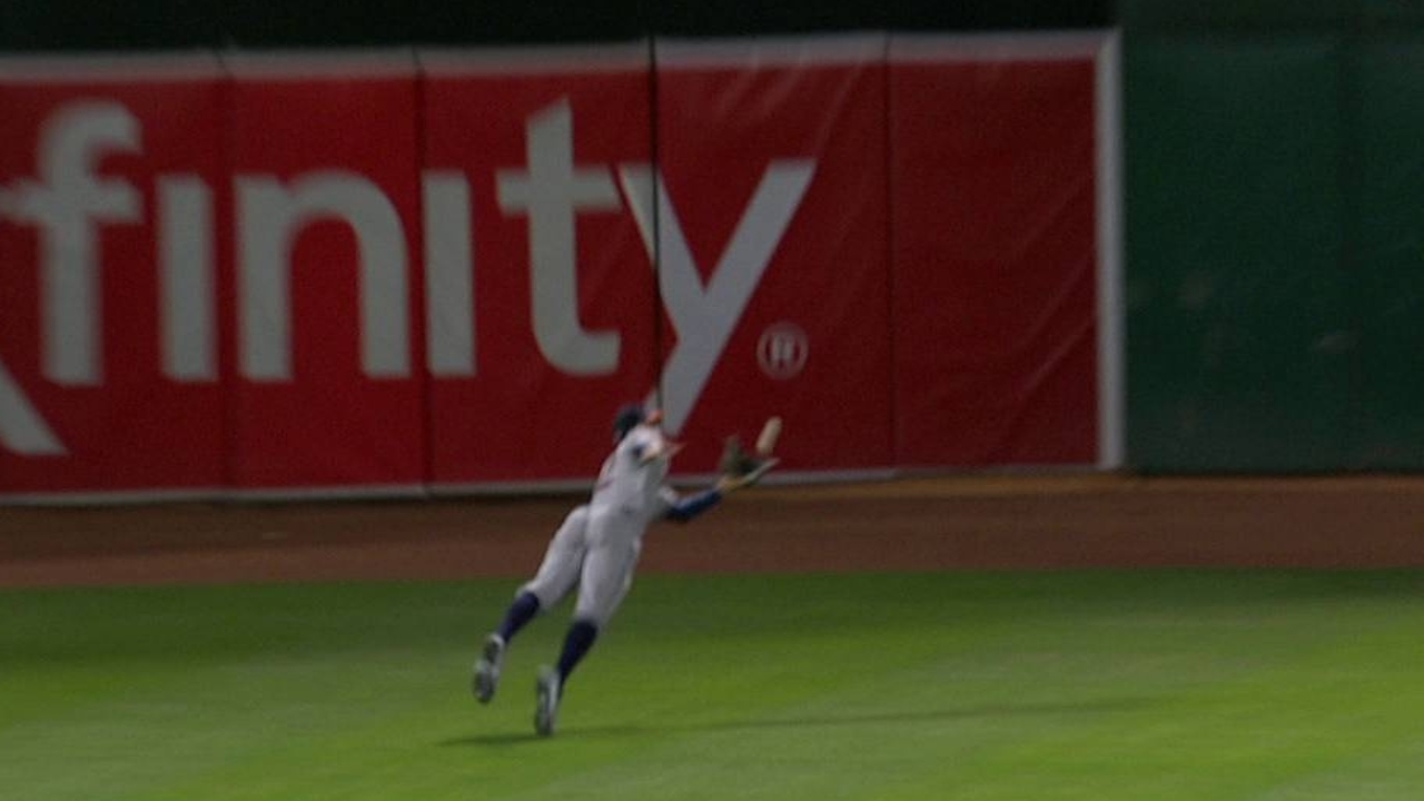 Astros unable to overcome Bedard's rocky first