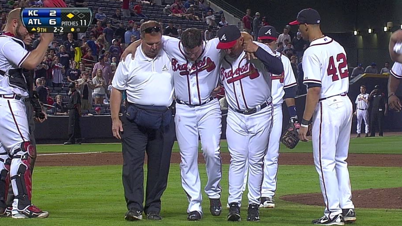 Braves playing a waiting game with Avilan