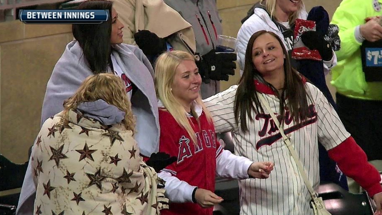 Target Field plays 'Sweet Caroline' in tribute to Boston