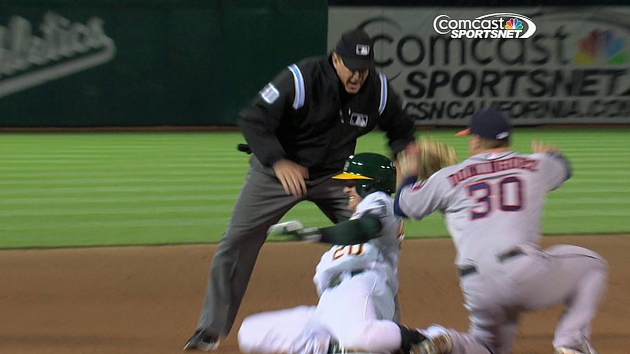 A's edge Astros late for AL-leading 11th victory