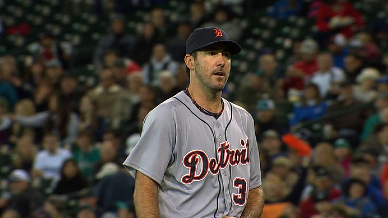 Verlander stumbles in seventh as Tigers drop finale
