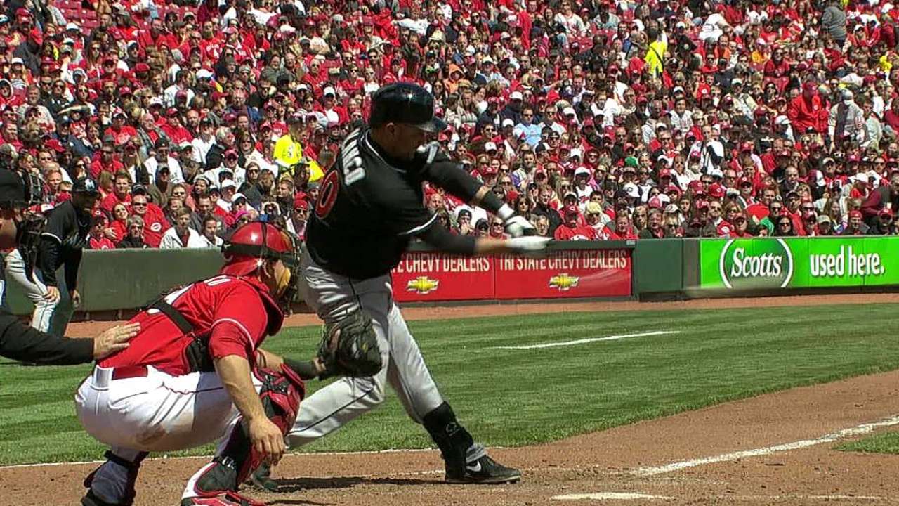 Los Marlins cayeron ante los Rojos en 13 innings
