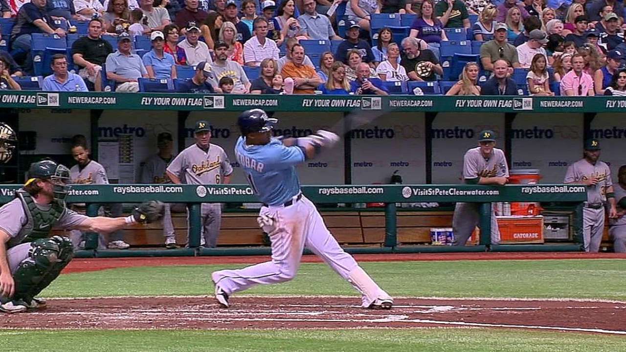Rays barren a Oakland; triunfo de Roberto Hernández