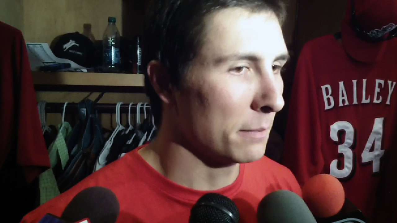 Reds erupt in eight-run seventh to claim set vs. Fish