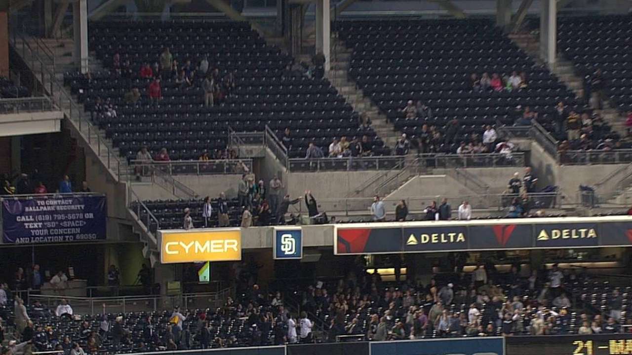 Con poder, Milwaukee mantuvo viva la buena racha