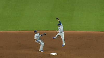 No Gold Glove repeat for Cubs' Barney