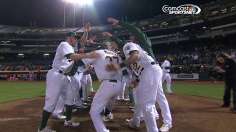 Moss' walk-off HR ends longest game in A's history
