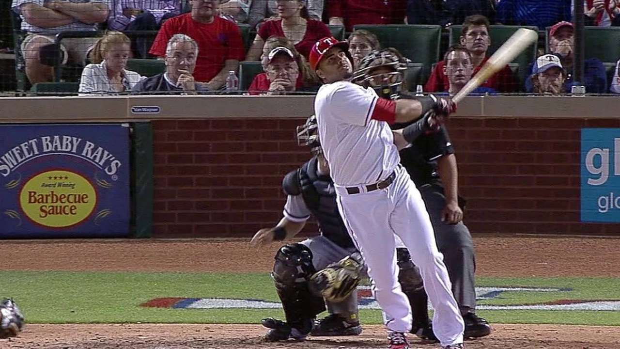 Bates de Rangers se desatan y Darvish gana el 5to