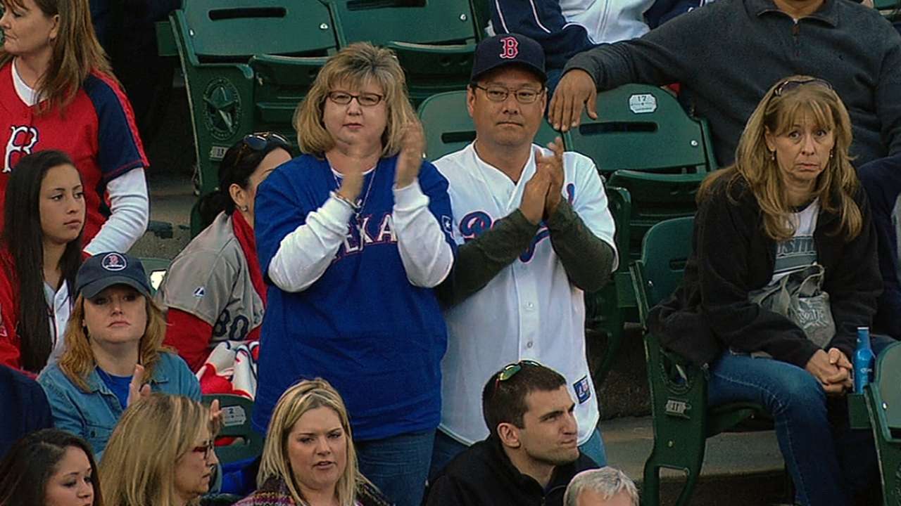 Ex-Rangers catchers enjoy return to Arlington
