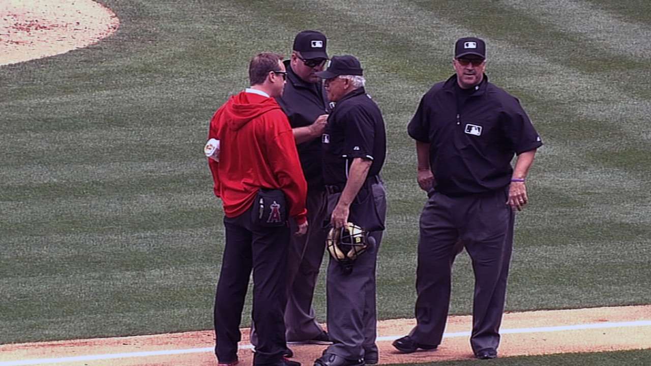Umpire Vanover leaves game with head injury