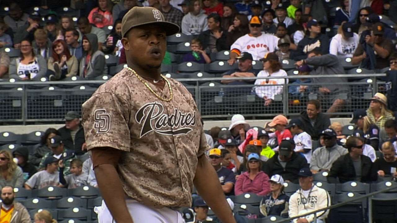 Padres maniatan a D-backs para asegurar la serie
