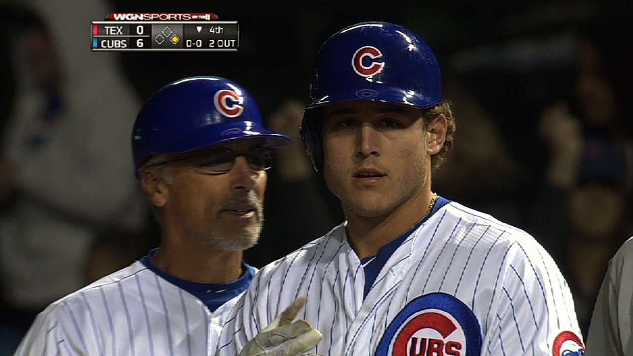 Cachorros doblegan a Rangers con pitcheo y ataque