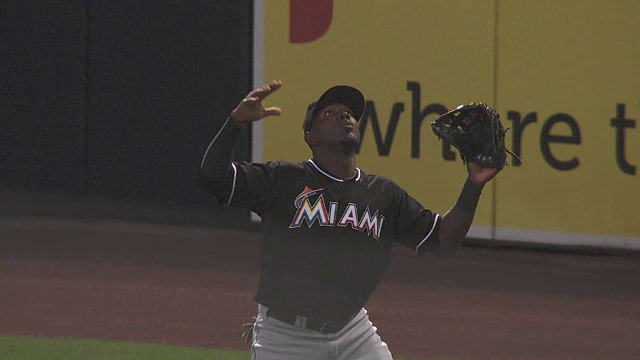 Stults, Padres controlaron a Marlins en San Diego
