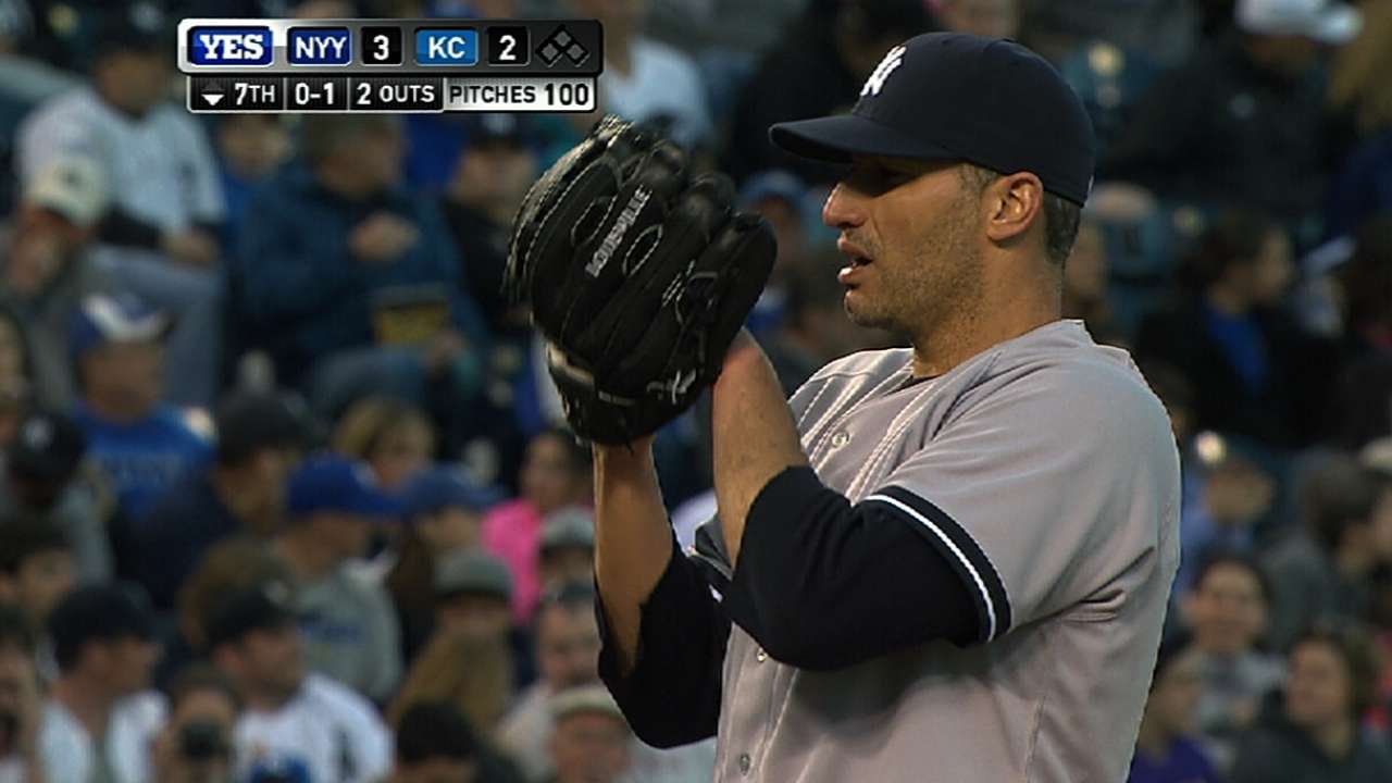 Pettitte regains form, beats Royals with Wells' help