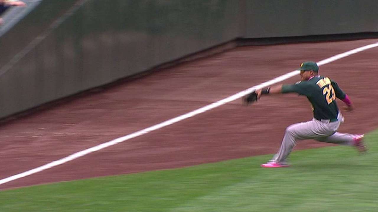 A's deal Taylor to White Sox for Minors pitcher