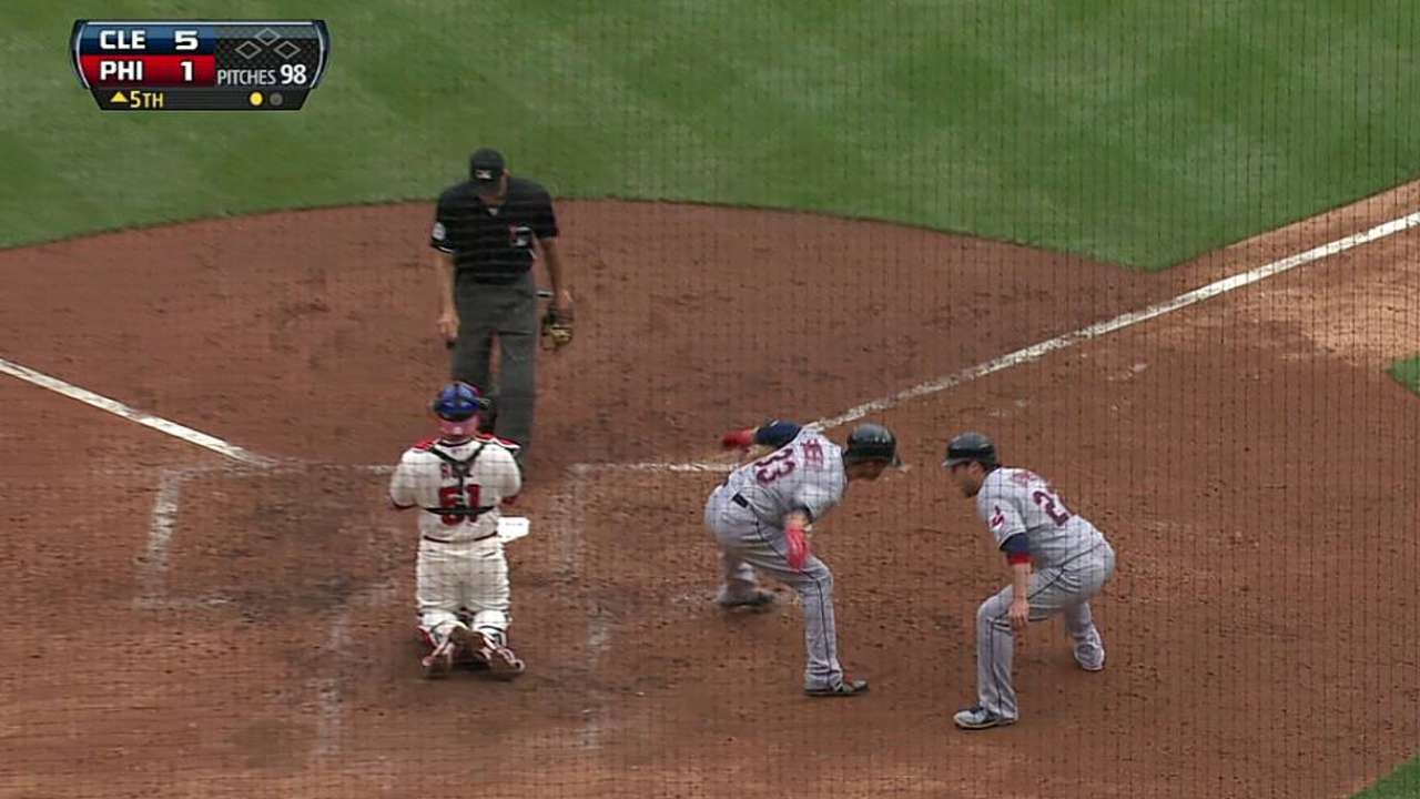 Los Indios le cayeron a Hamels y doblegaron a los Filis