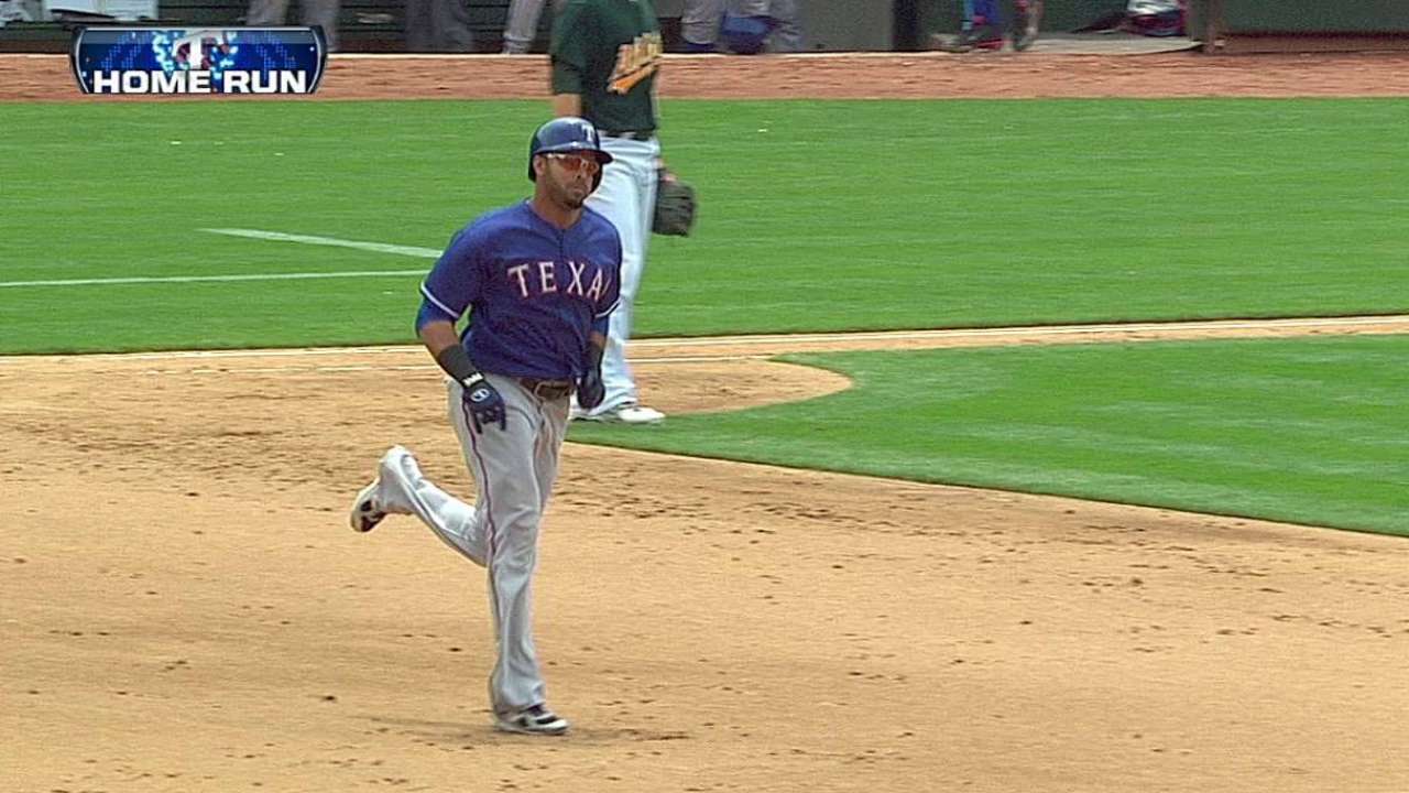 Cruz, Ogando ayudan a Rangers a vencer a Atléticos