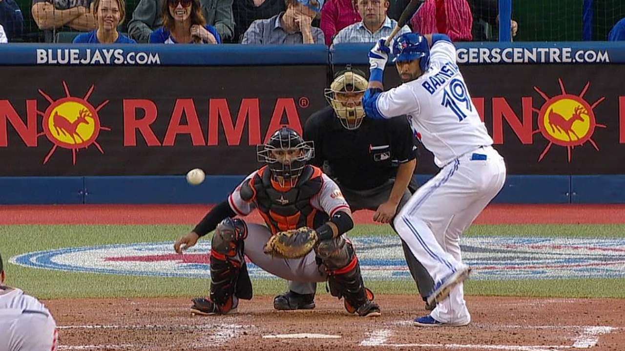 Azulejos le caen a Vogelsong y apalean a Gigantes
