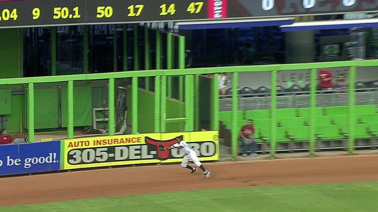 Marlins sufrieron barrida al caer vs. Rojos en 10 innings