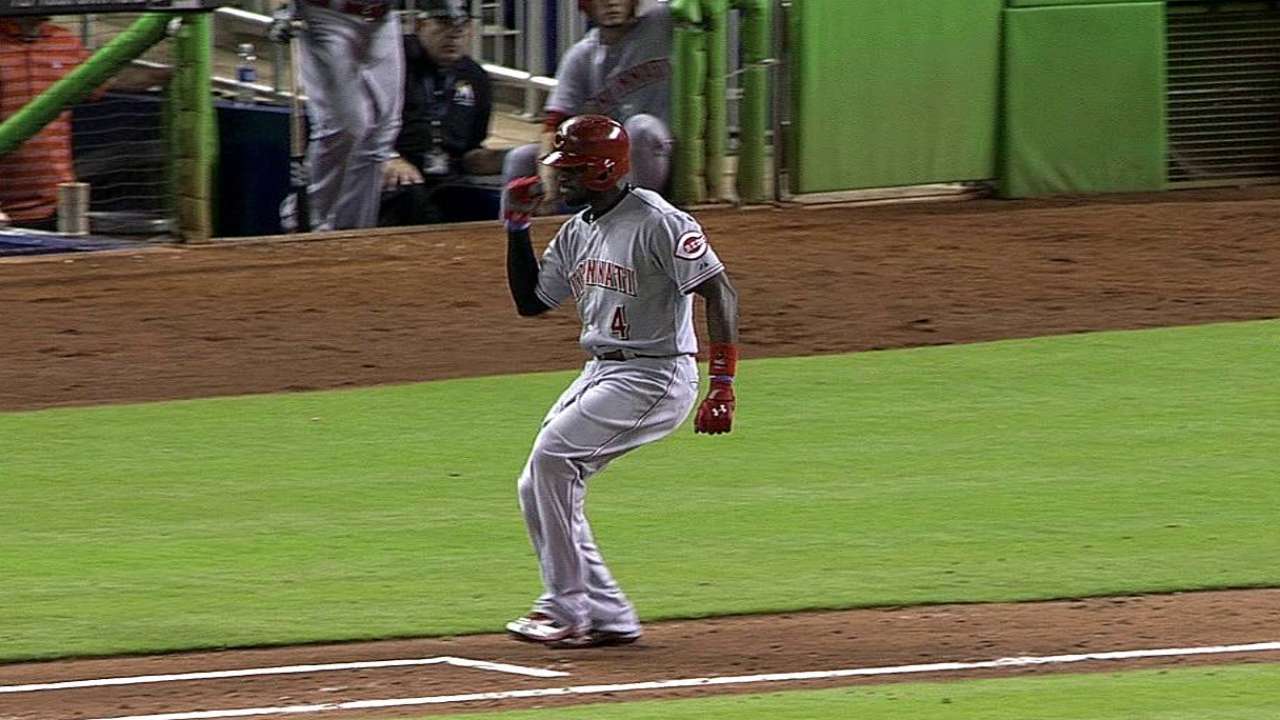 Reds pick up Chapman in 10th, win sixth straight