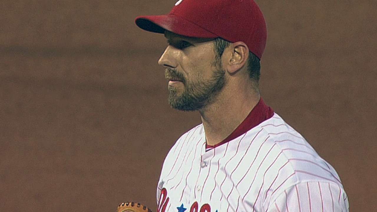 Needing win, Phillies break tie late to top Reds