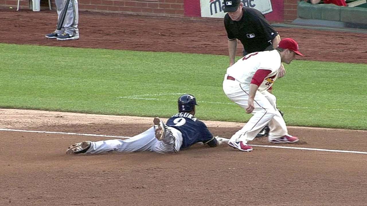 Segura brilla y Cerveceros superan a Cardenales