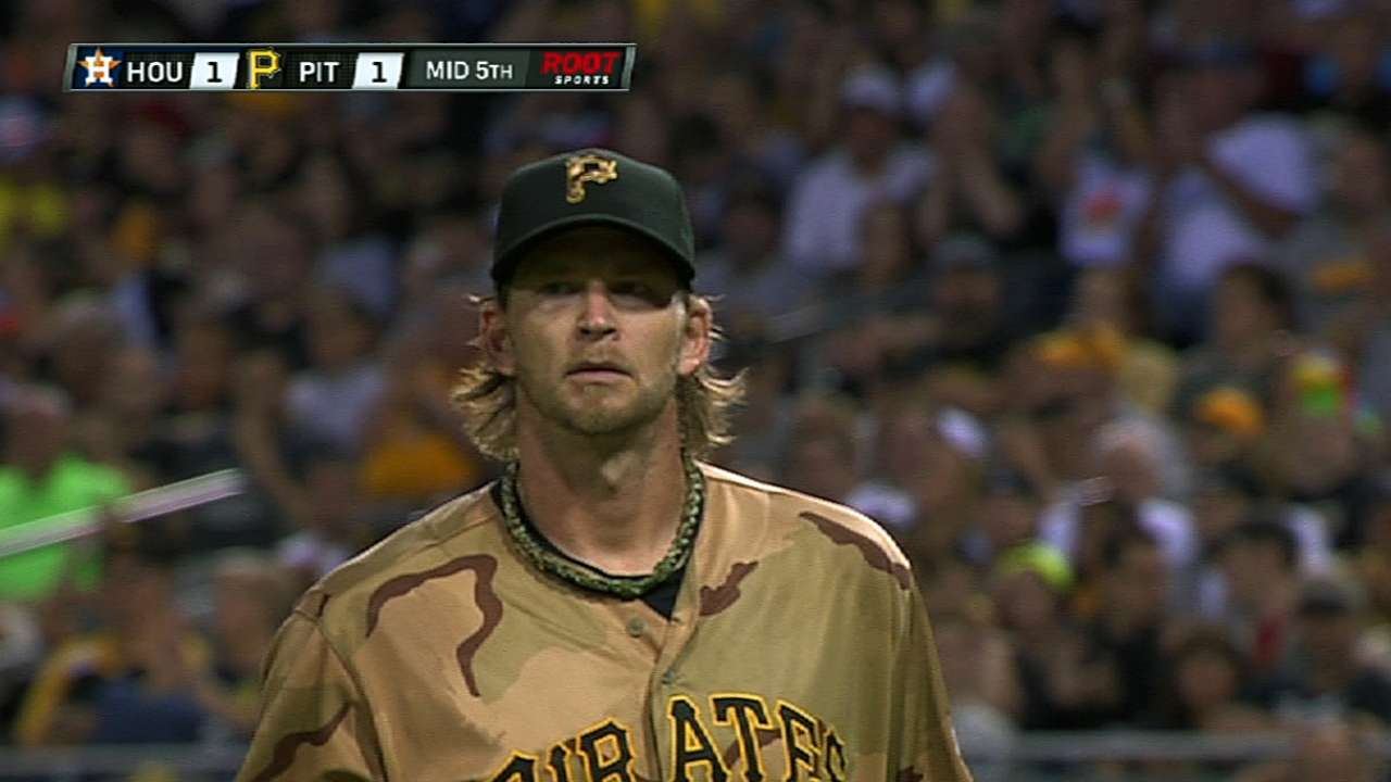 Pirates fall in 11th after bullpen has rare misstep
