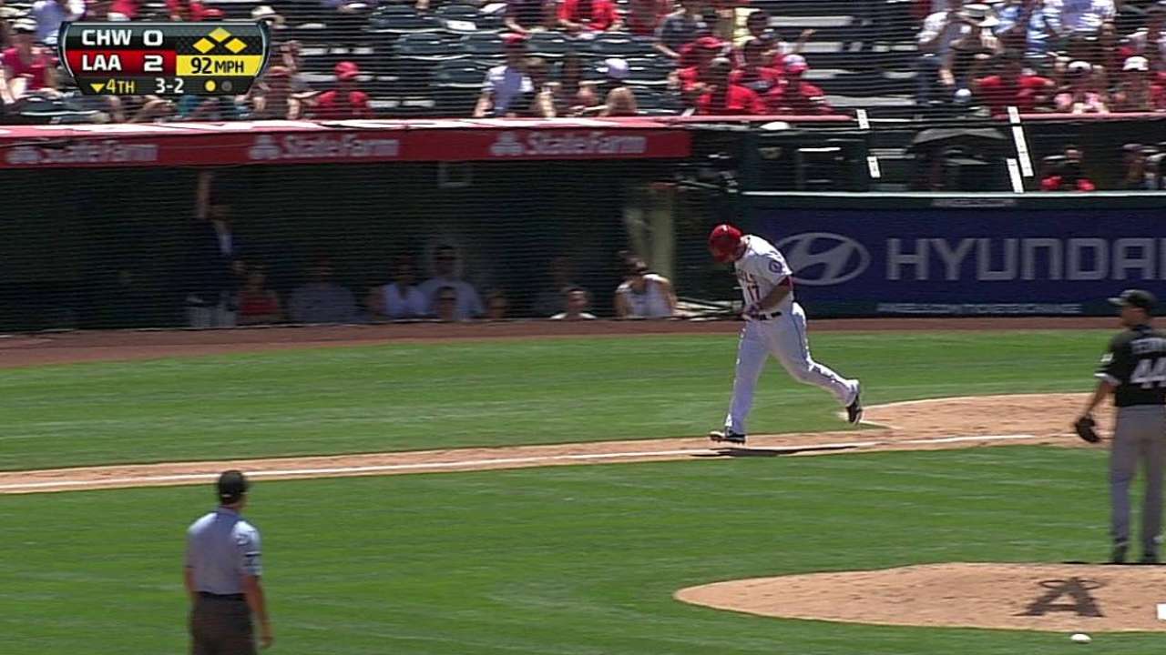 Descontrol de White Sox resulta en revés vs. Angels