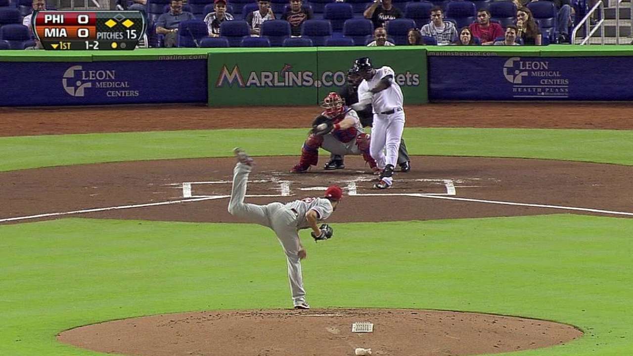 Sanabia le gana el duelo a Hamels y Marlins vencen