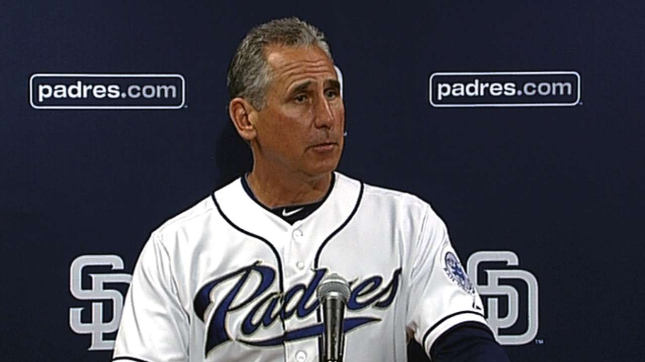 Padres, Stauffer enjoying pitcher's versatility