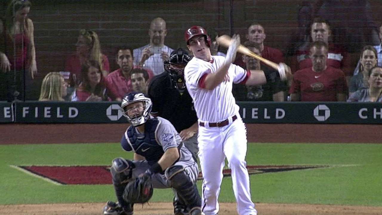 D-backs anotan cinco en la 7ma y le pegan a Padres