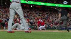 Delmon delivers in eighth as Phils top Nats