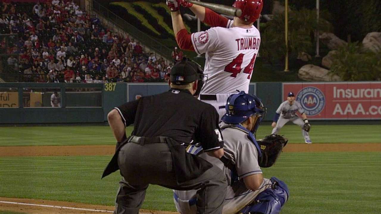 Weaver se faja y Angelinos doblegan a Dodgers