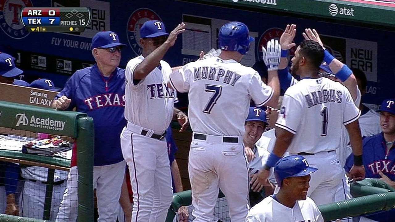 Texas atacó desde temprano para vencer a Arizona