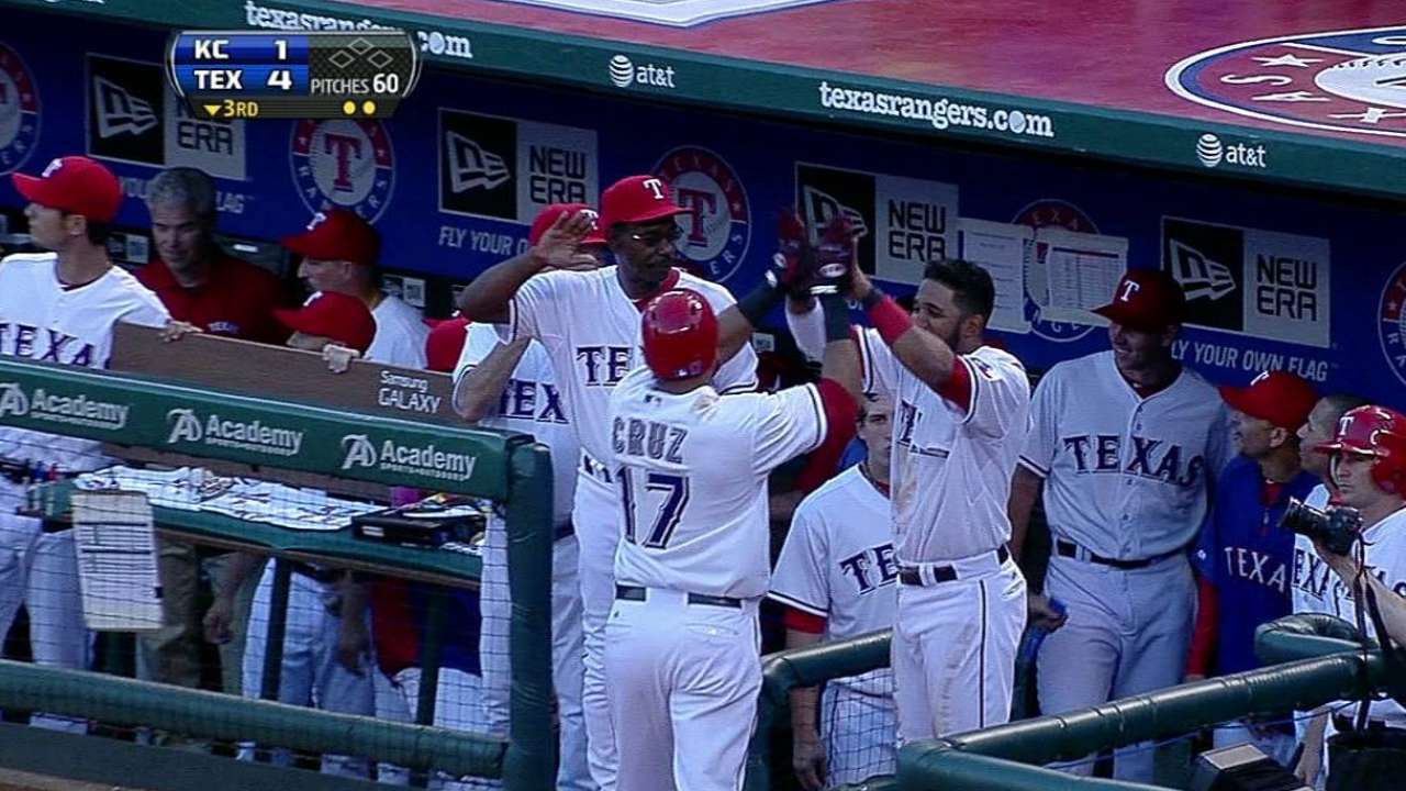Nelson Cruz guía victoria de Rangers sobre Reales